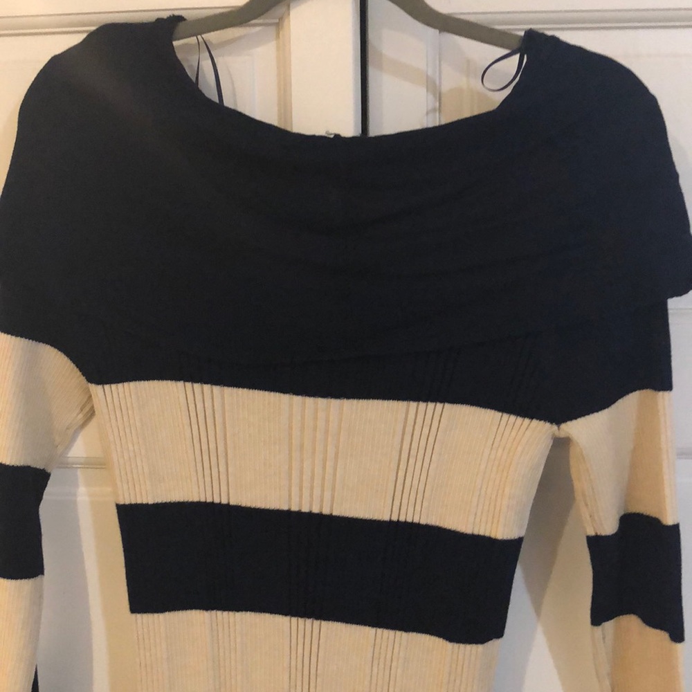 Off-the-Shoulder Sweater 🖤 - Picture 4 of 4